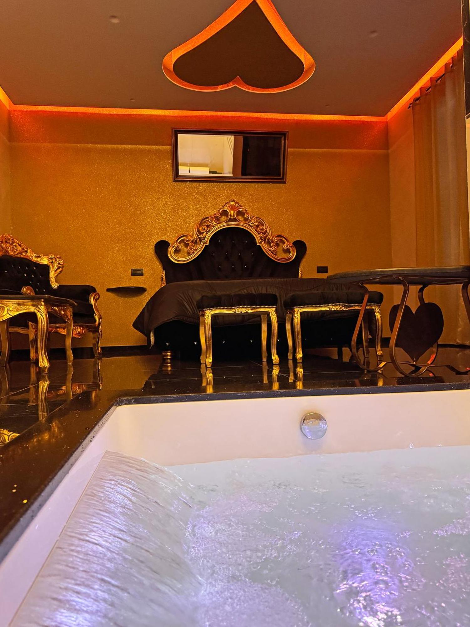 Red Rose Exclusive Rooms San Cesareo Eksteriør billede