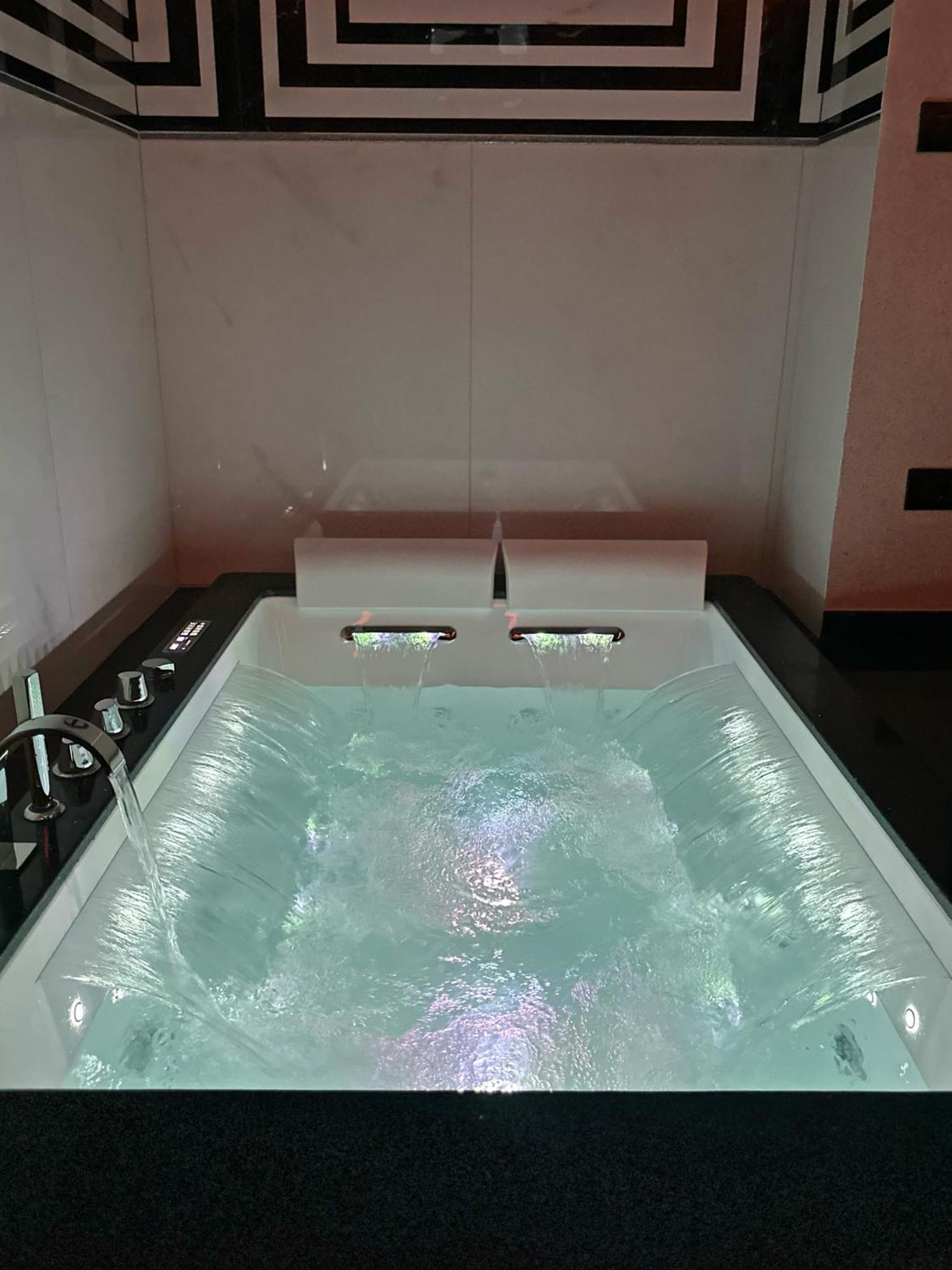 Red Rose Exclusive Rooms San Cesareo Eksteriør billede