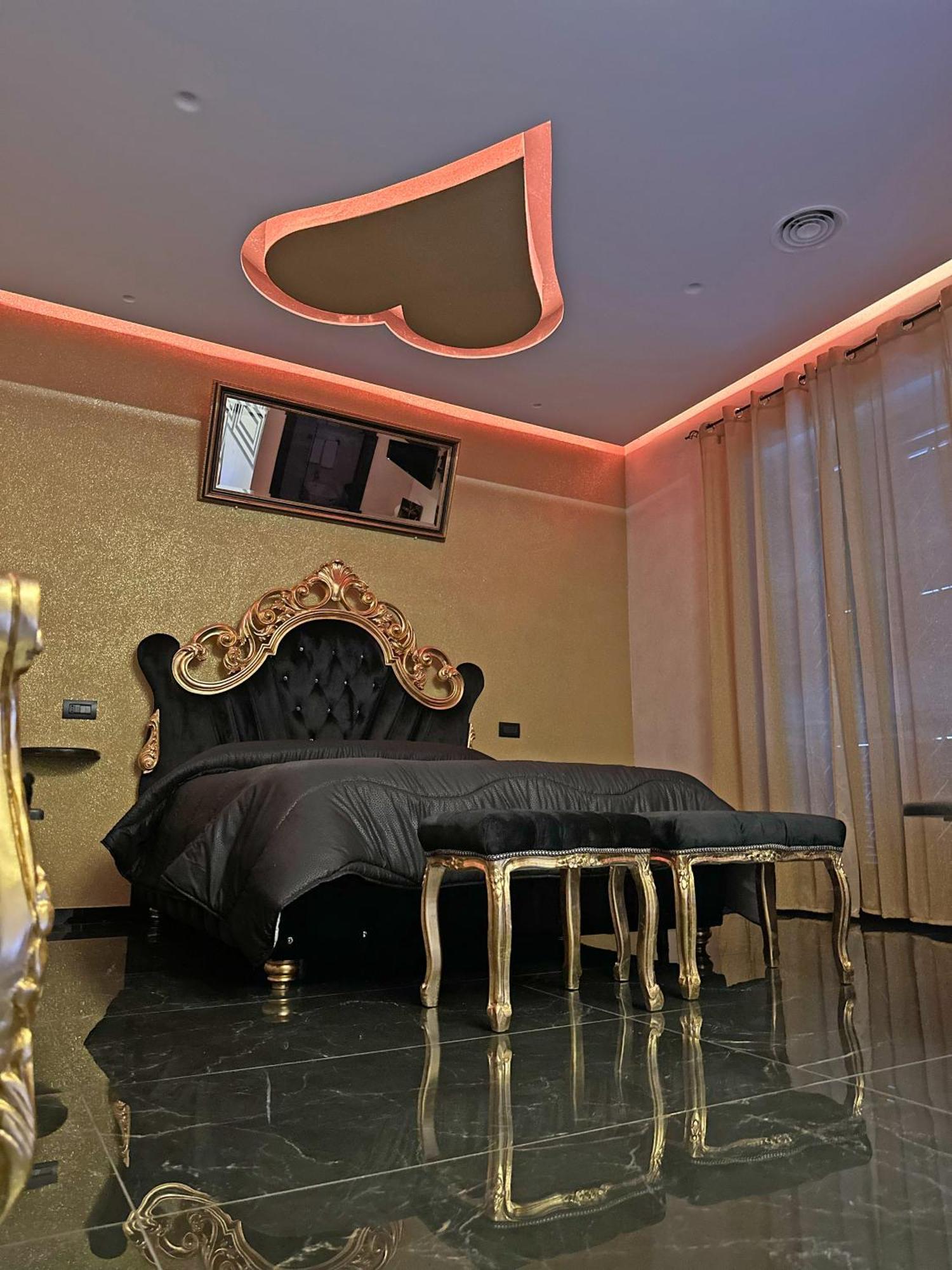Red Rose Exclusive Rooms San Cesareo Eksteriør billede